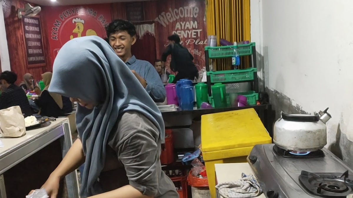 Ayam Penyet Hot Plate Mbak Tri Photo 2