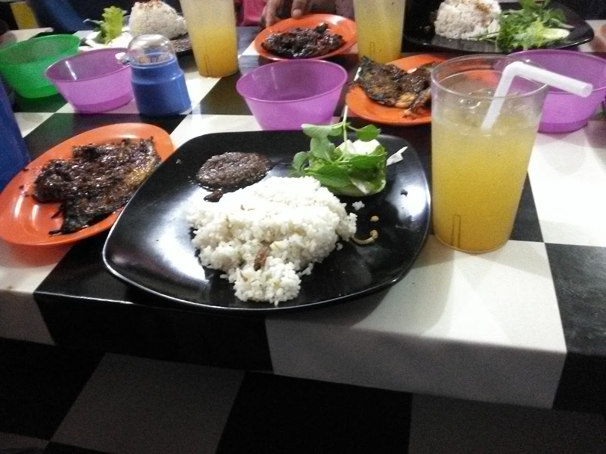 Ayam Penyet Hot Plate Mbak Tri Photo 6