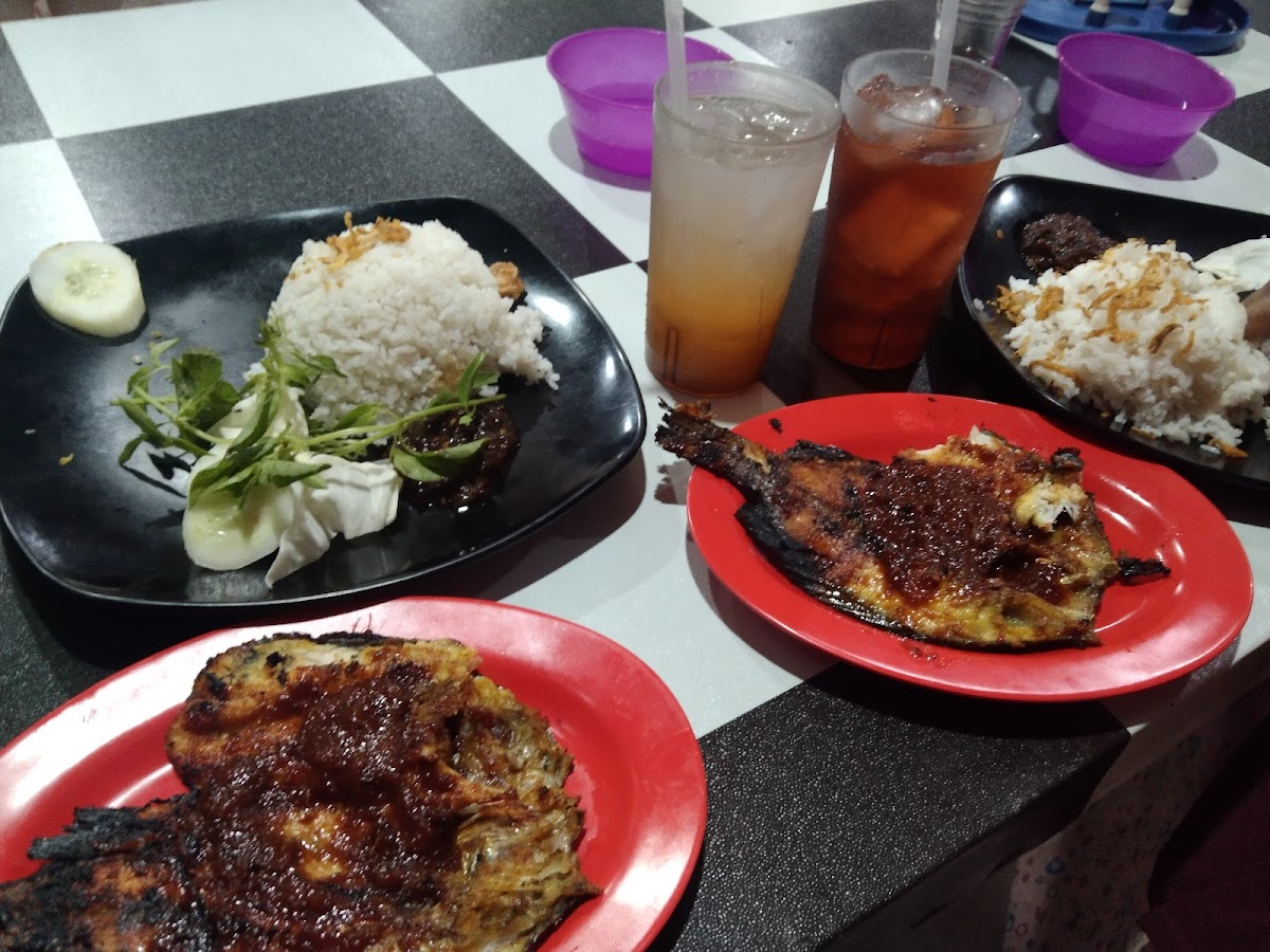 Ayam Penyet Hot Plate Mbak Tri Photo 7