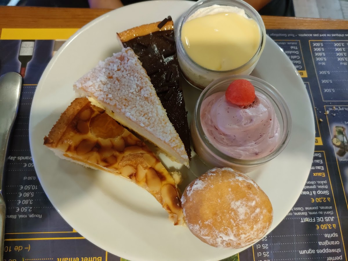 O Buffet Ouvert 7/7 Midi Et Soir Photo 6