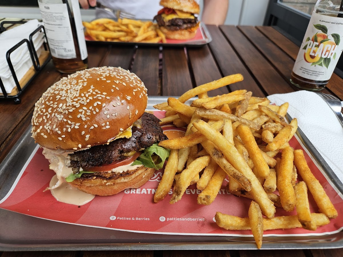 Patties & Berries - Burger Restaurant - Moers Photo 4