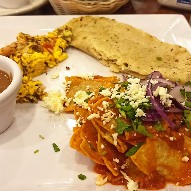 Chilaquiles Con Huevos