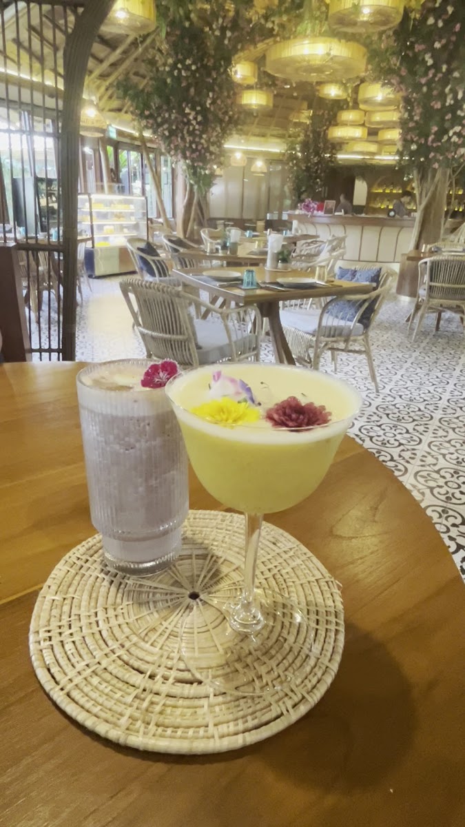 The Egg Bar & Restaurant Photo 2