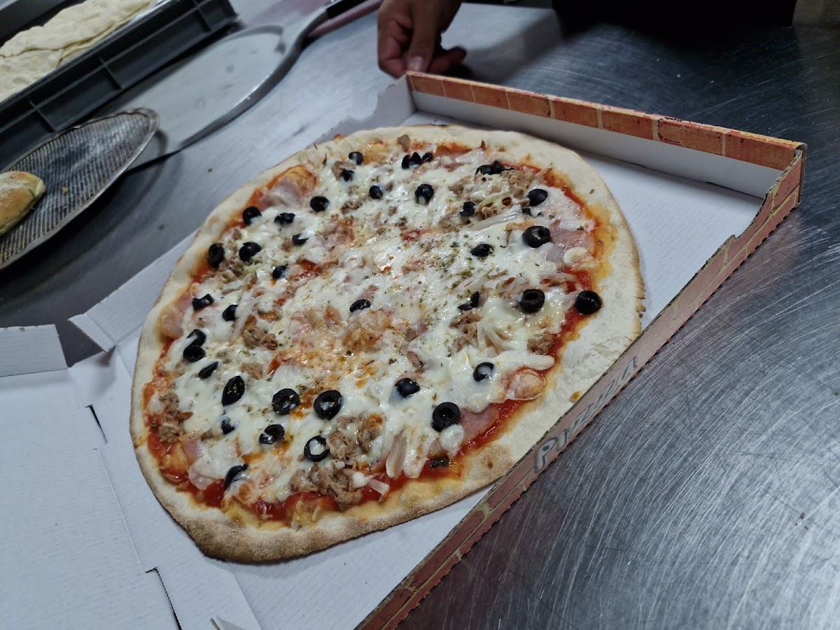 Pizzeria Camilo's taglio Photo 3