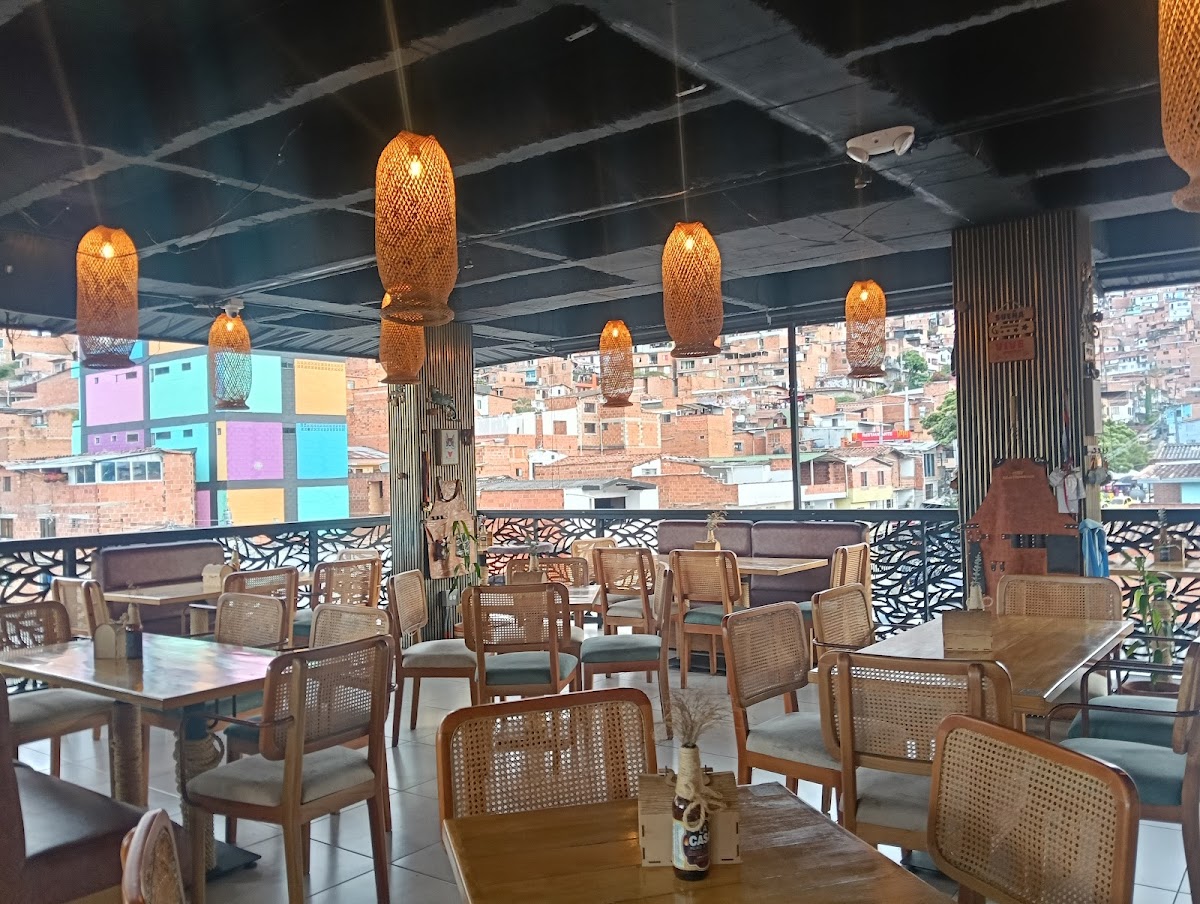 La Casa Humo & Grill
