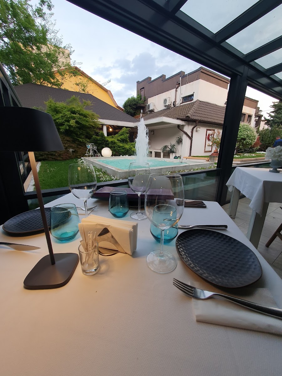 Le Baron Restaurant Photo 4