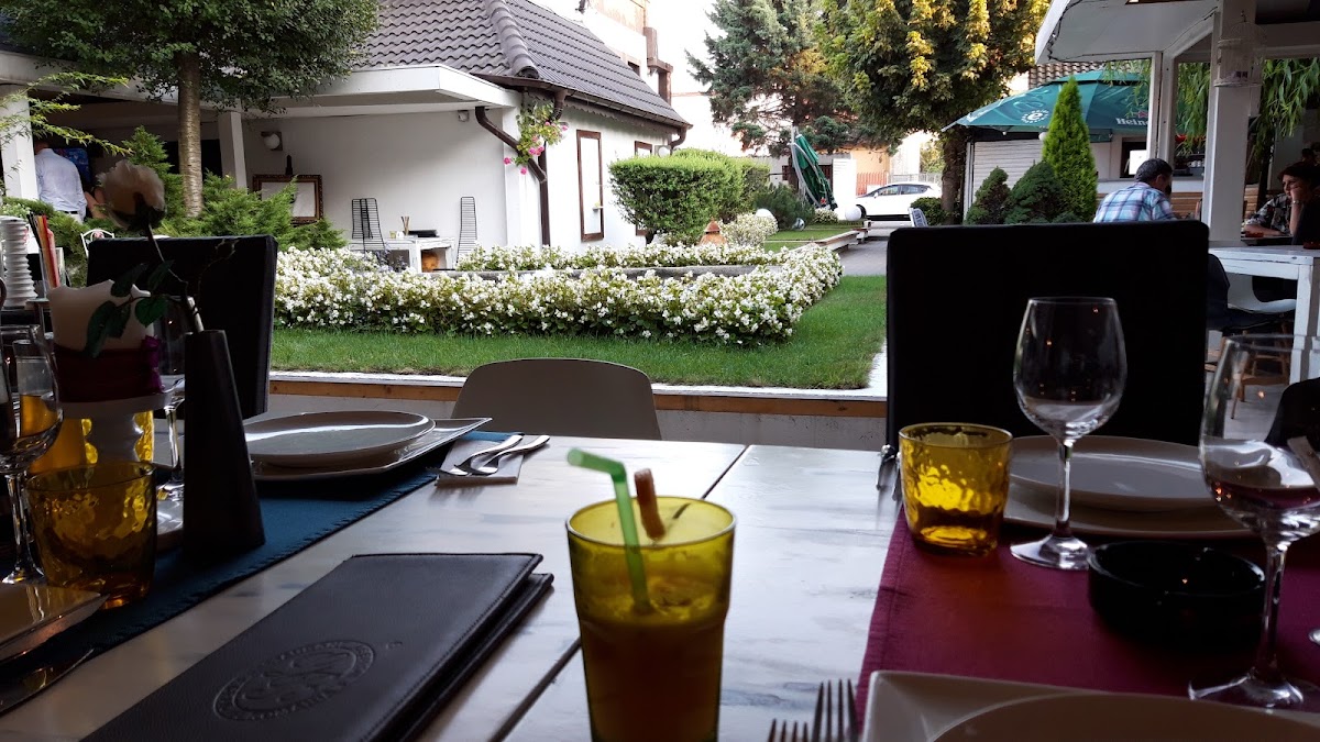 Le Baron Restaurant Photo 7