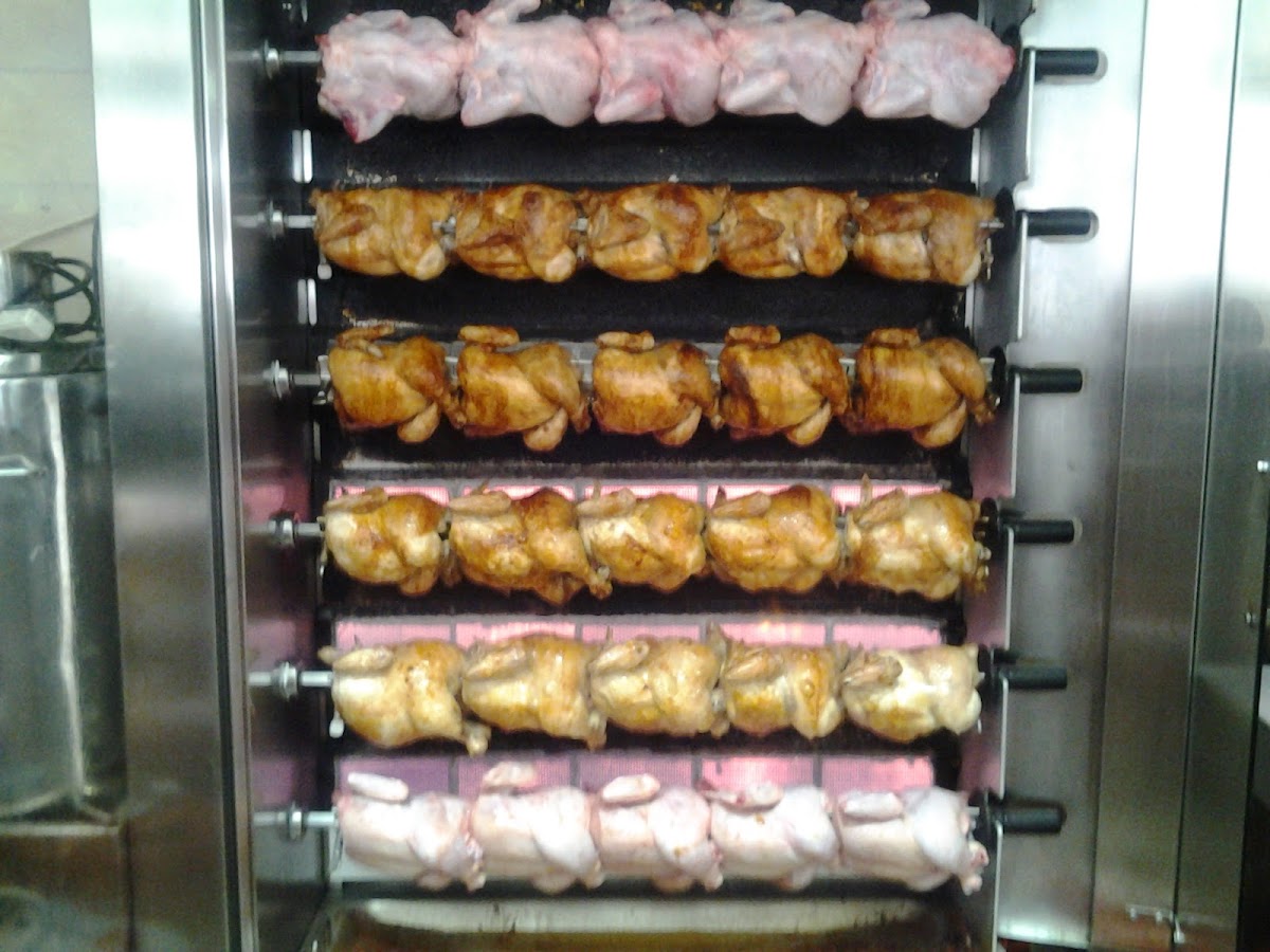 Carmelita: Freiduría, asador de pollos y churrería