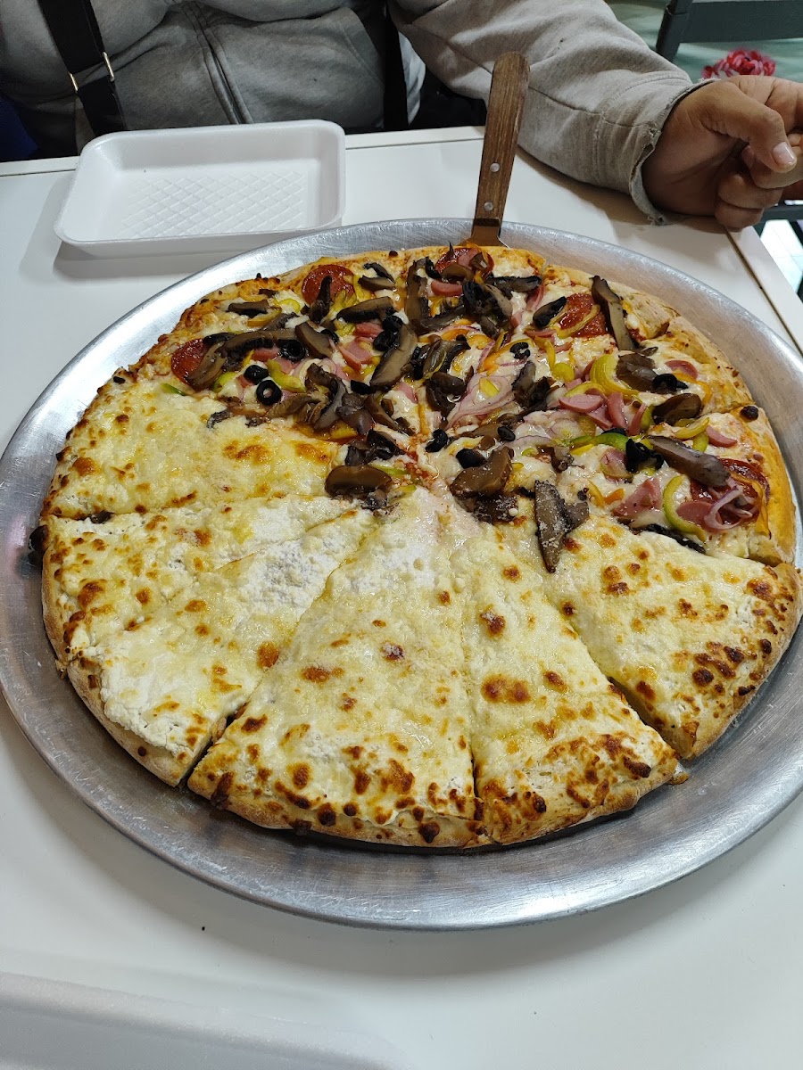 Sergio's Pizza Photo 3