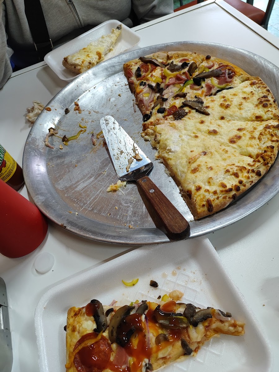 Sergio's Pizza Photo 4