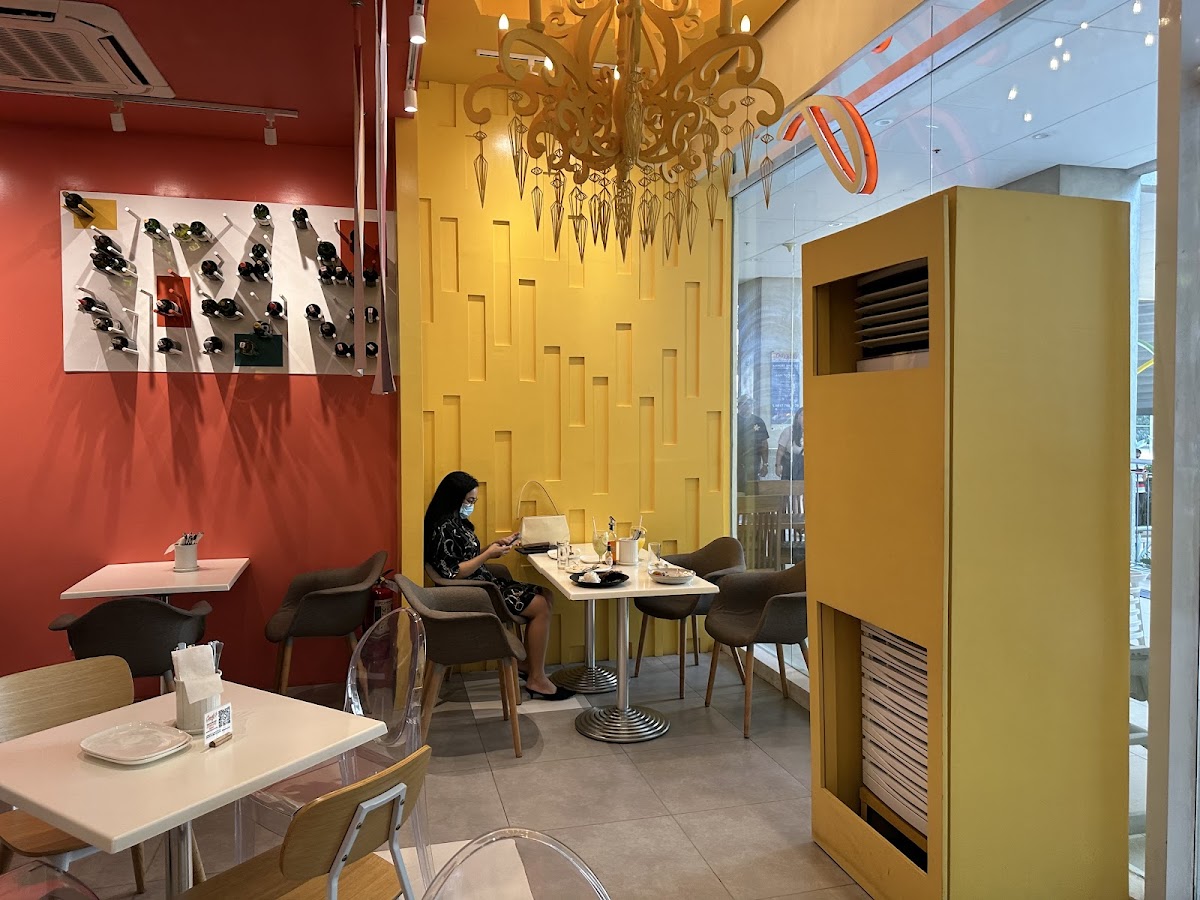 Candy's Cafe and Restaurant Photo 4
