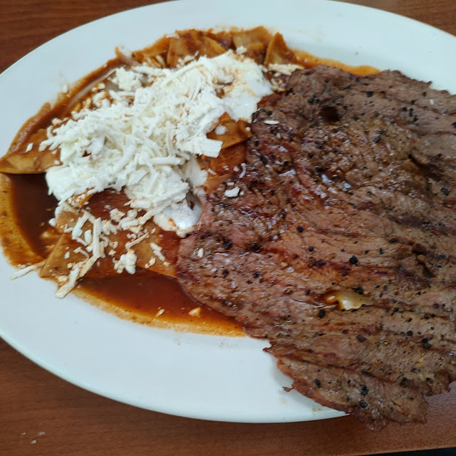 Chilaquiles Rojos Con Carne Asada
