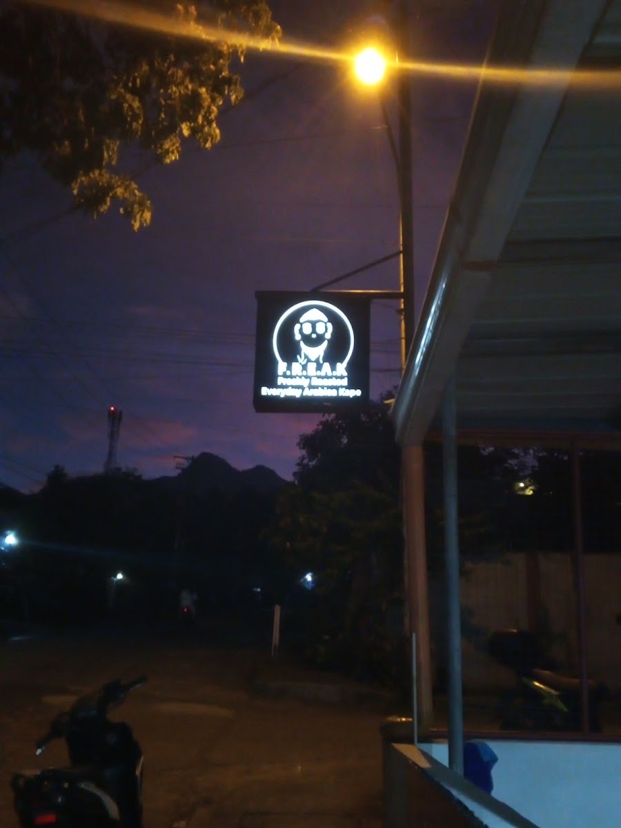F.R.E.A.K. coffee shop (Fresh Roasted Everyday Arabica Kape)