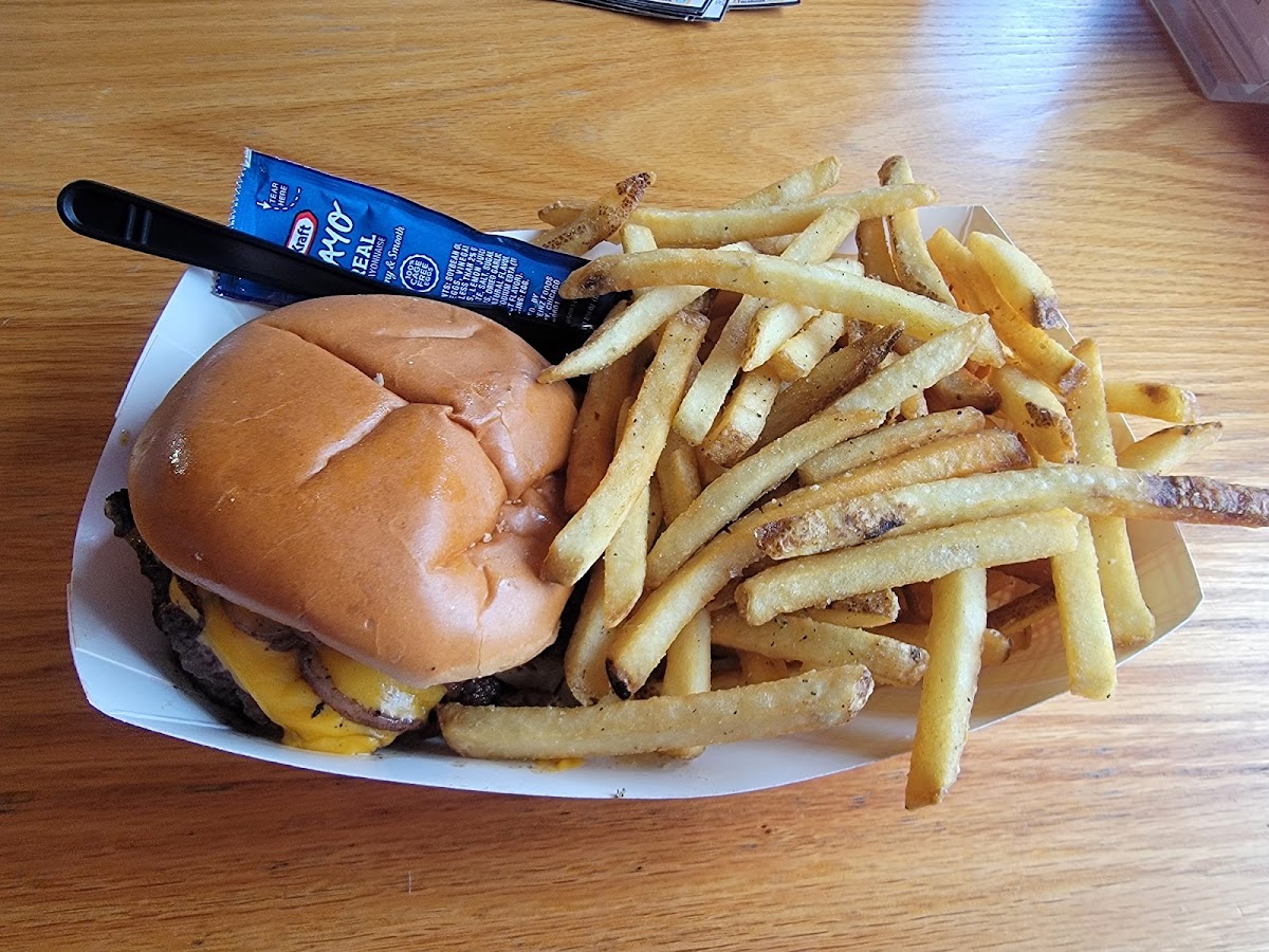 Pine Cove Lakefront Resort & Bar Photo 5