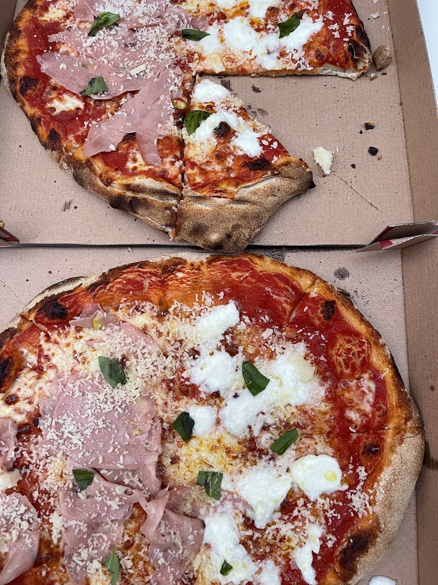 Pizza La Belle Vie Photo 3