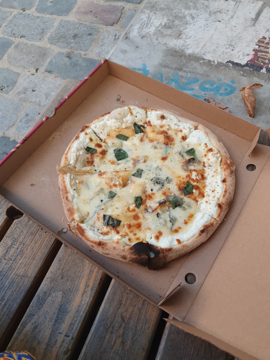 Pizza La Belle Vie Photo 7
