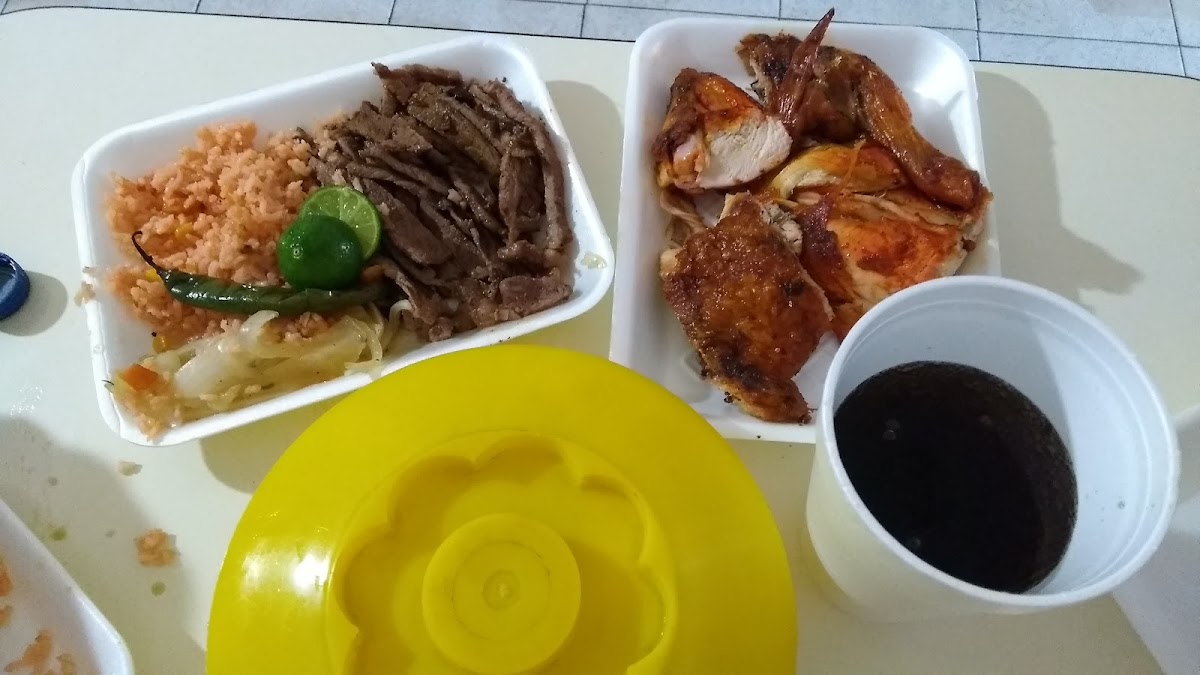 POLLOS Y CARNE ASADA 'PERALES' Photo 9