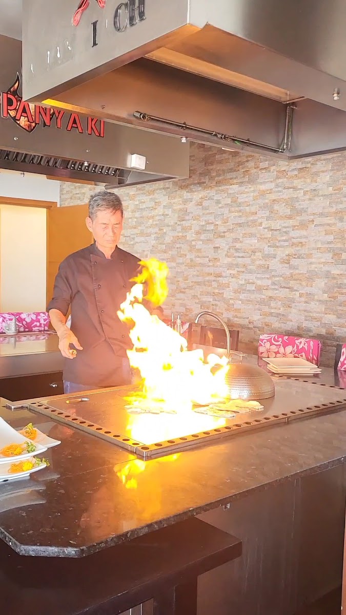 RESTAURANTE ASIAN KITCHEN TEPPANYAKI SHOW Photo 2