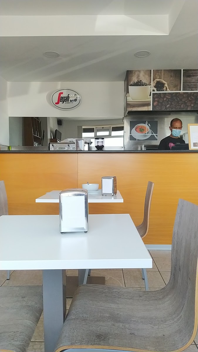 Dom Café