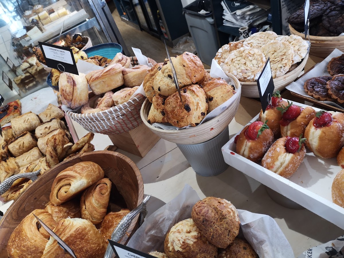 Two Magpies Bakery Photo 6