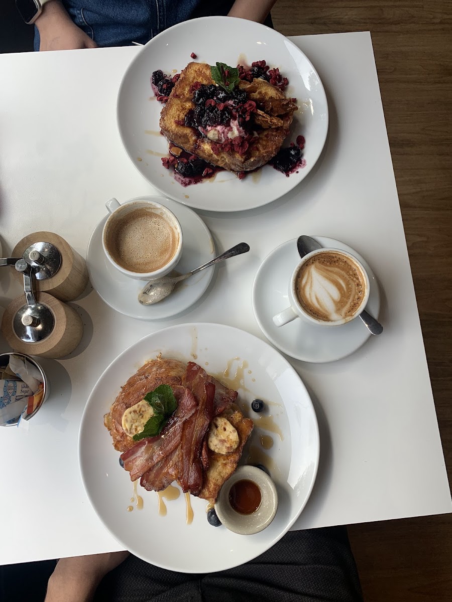 Two Magpies Bakery Photo 8