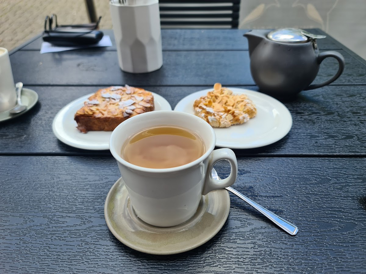 Two Magpies Bakery Photo 9