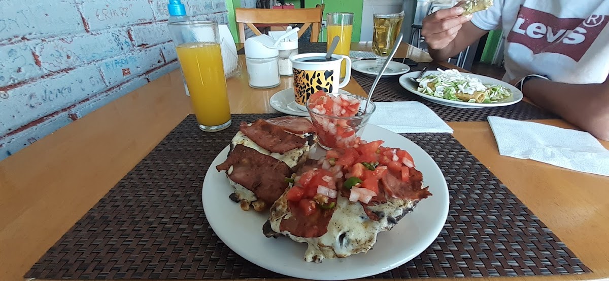 Cafeteria Treee