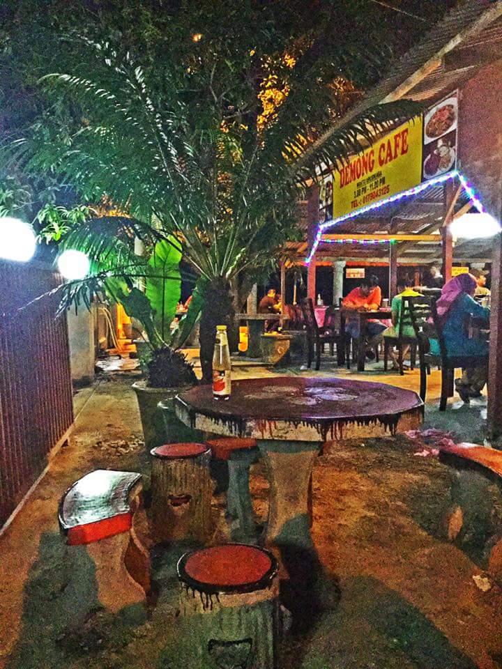 Demong Cafe