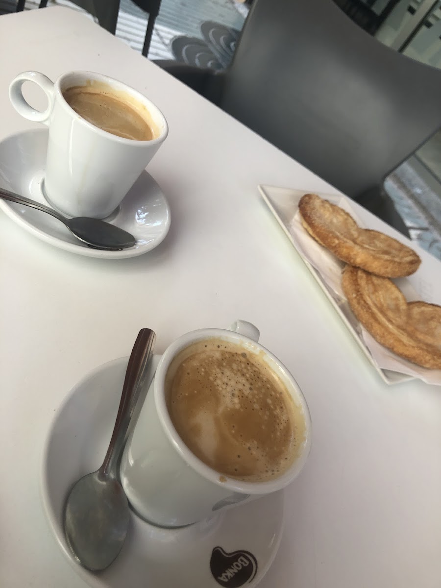 Panadería Cafetería Royal Café Photo 4
