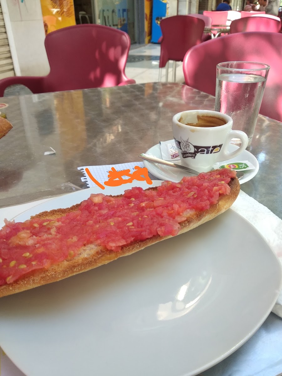 Panadería Cafetería Royal Café Photo 6