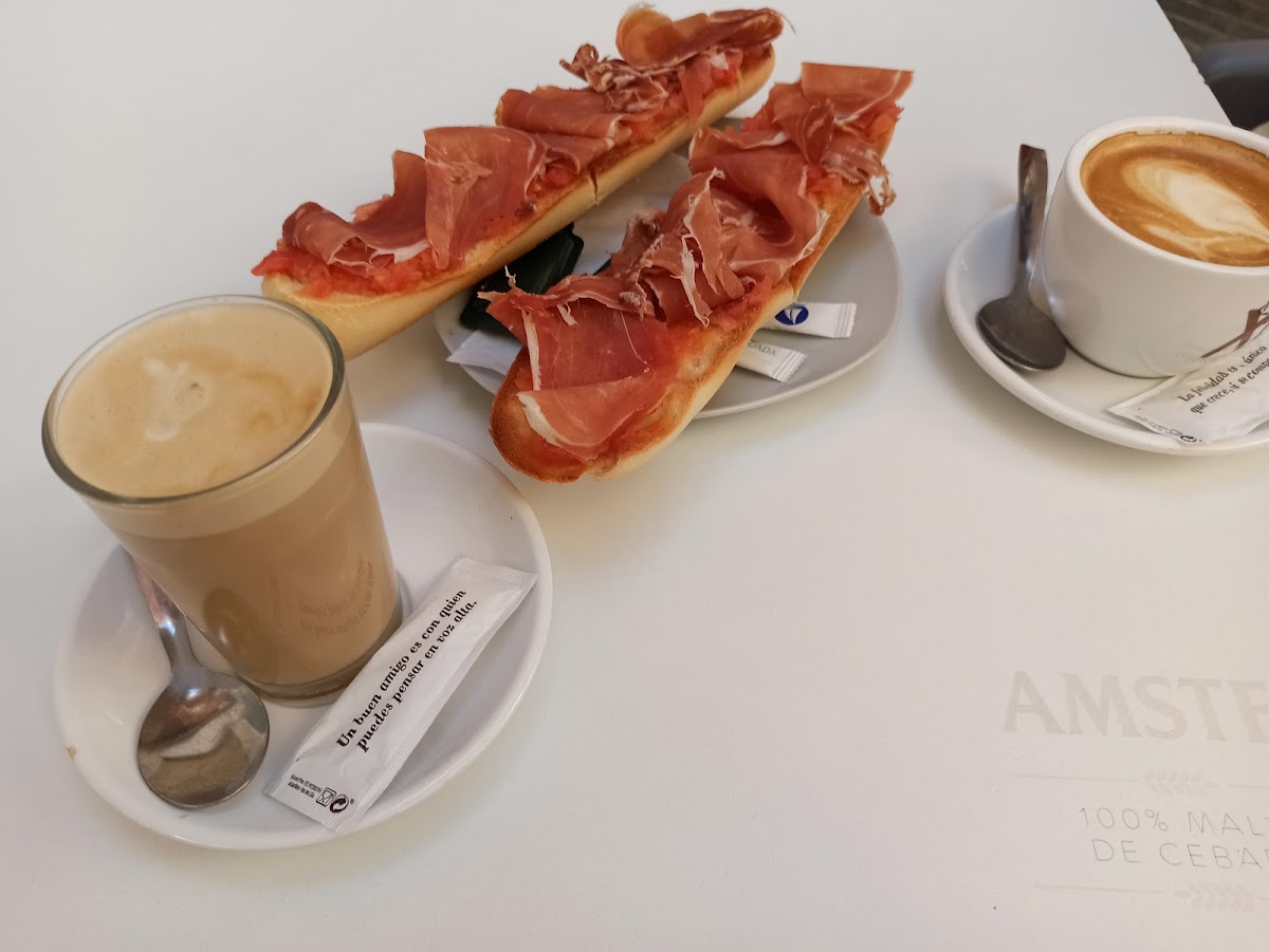 Panadería Cafetería Royal Café Photo 7