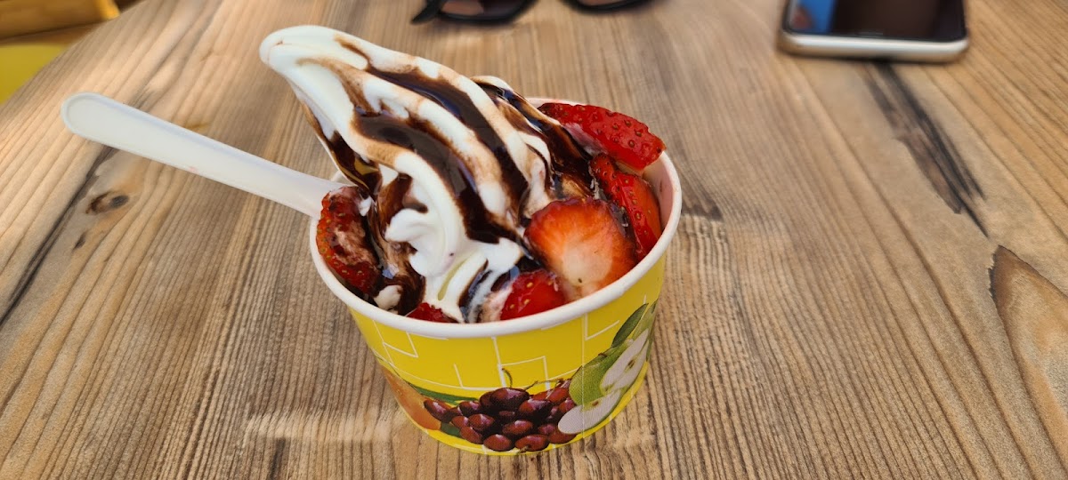 Sandra's Softeis•Frozenyogurt•Waffeln Photo 9