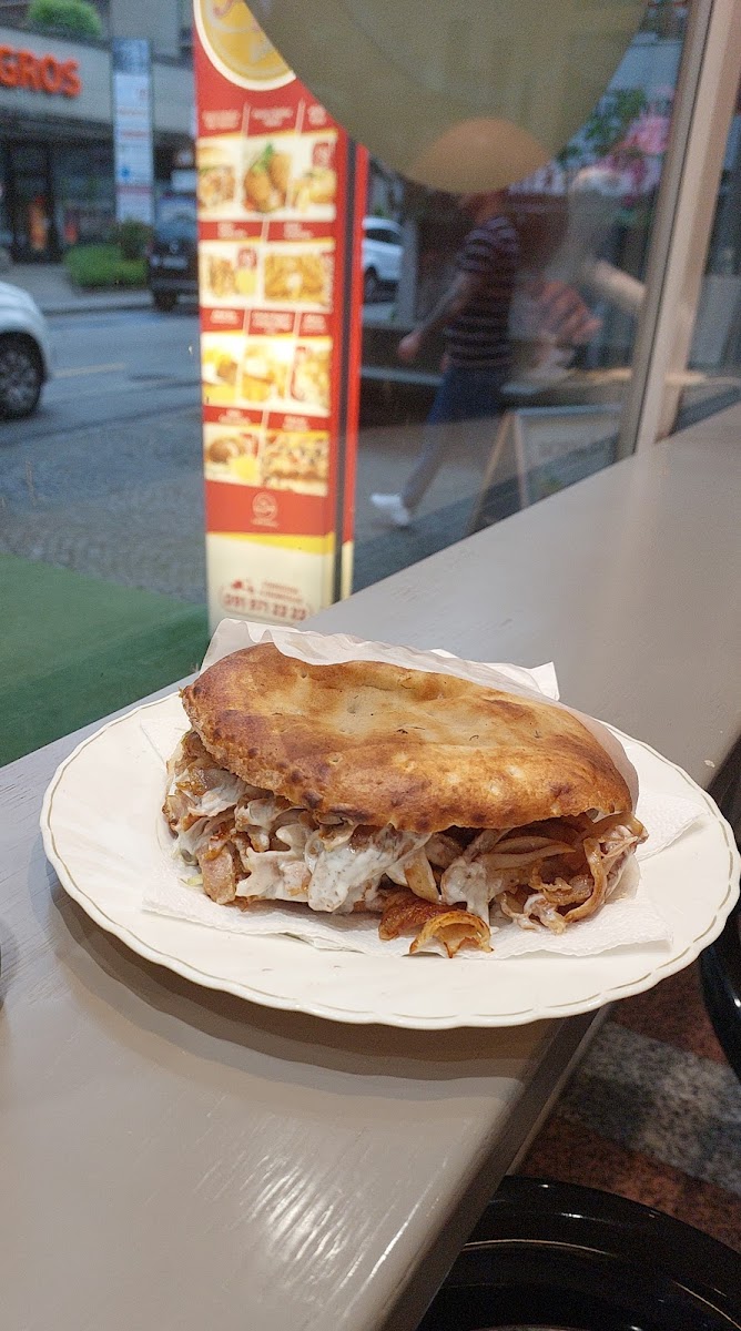 Billy Food Photo 6