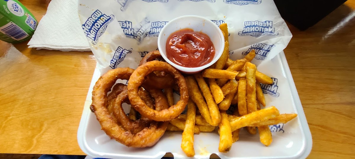 Jake's Diggity Dogs Photo 5