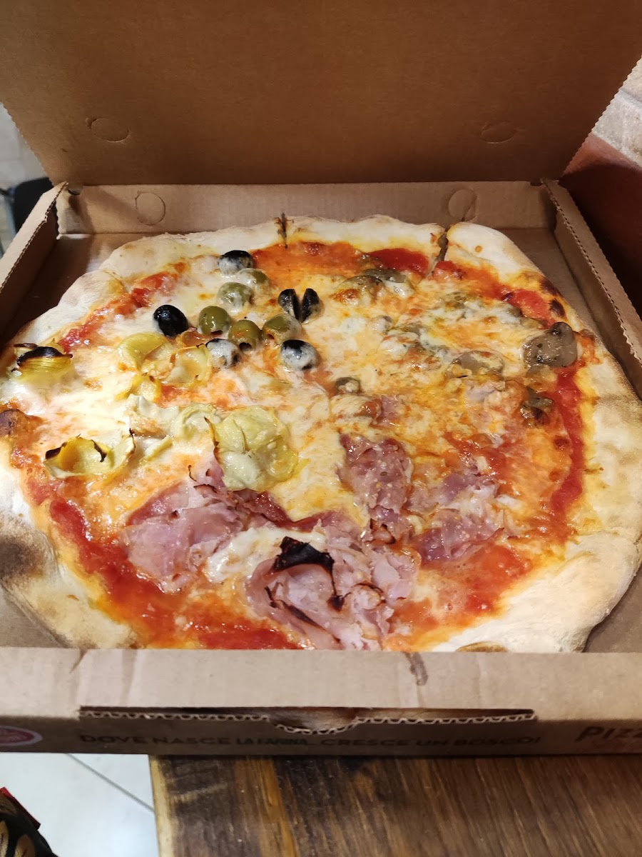 C'è Pizza e Pizza Photo 5