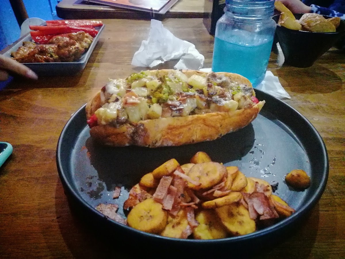 Oliverius Burger and Wings Photo 7