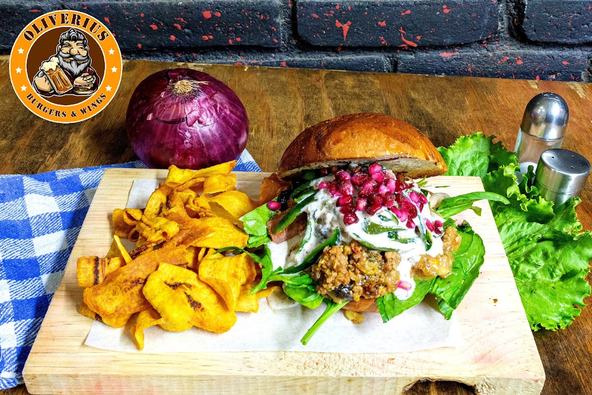 Oliverius Burger and Wings Photo 8