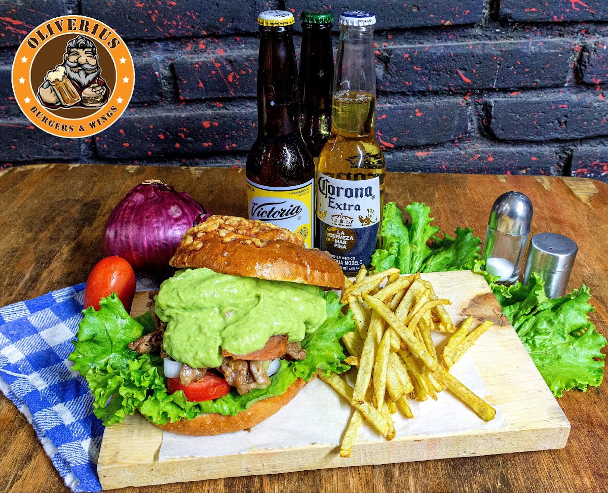 Oliverius Burger and Wings Photo 9
