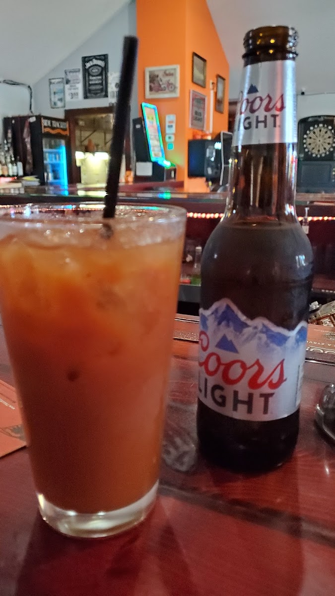 Wille's SideTracked Bar & Grill Photo 5