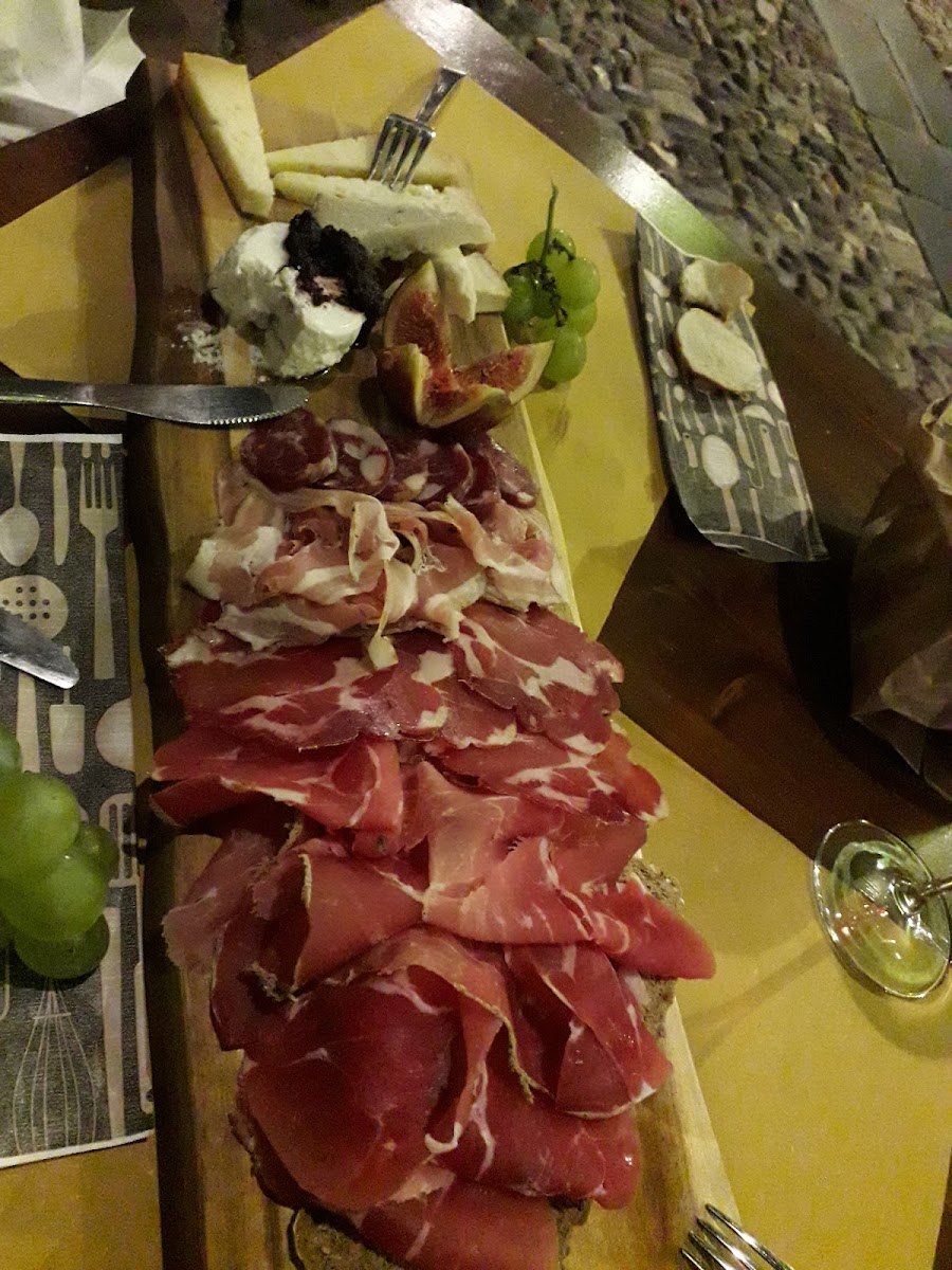 Don Carlo Delicatessen | Bosa Photo 10