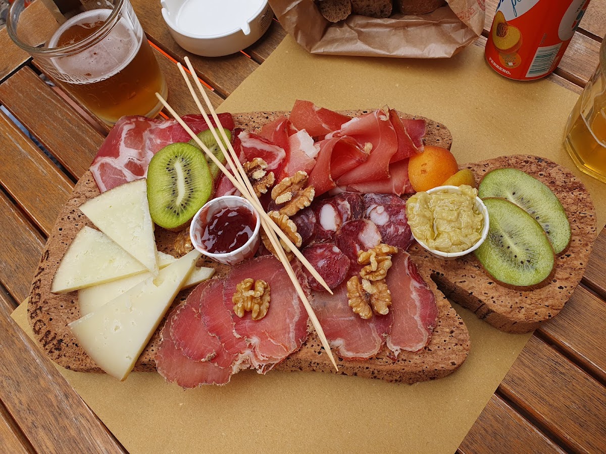 Don Carlo Delicatessen | Bosa Photo 5