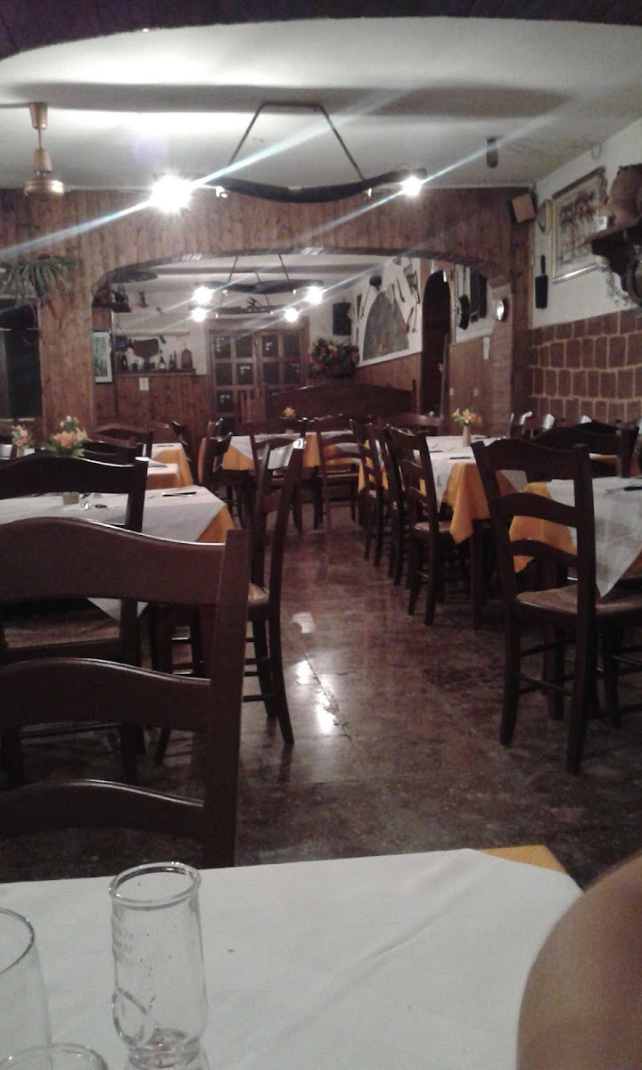 La Taverna - Pizzeria | Pub Photo 6