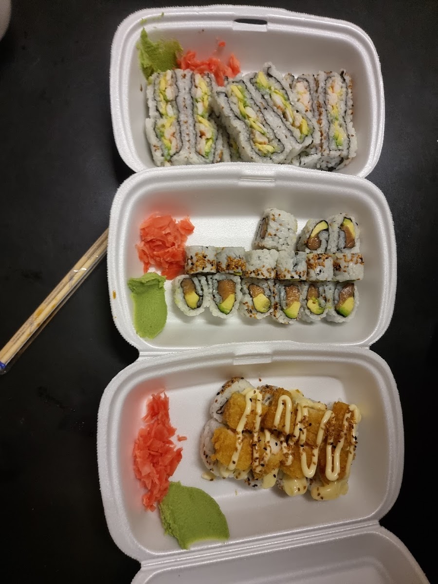 Kiss Me Chinese & Sushi Photo 2