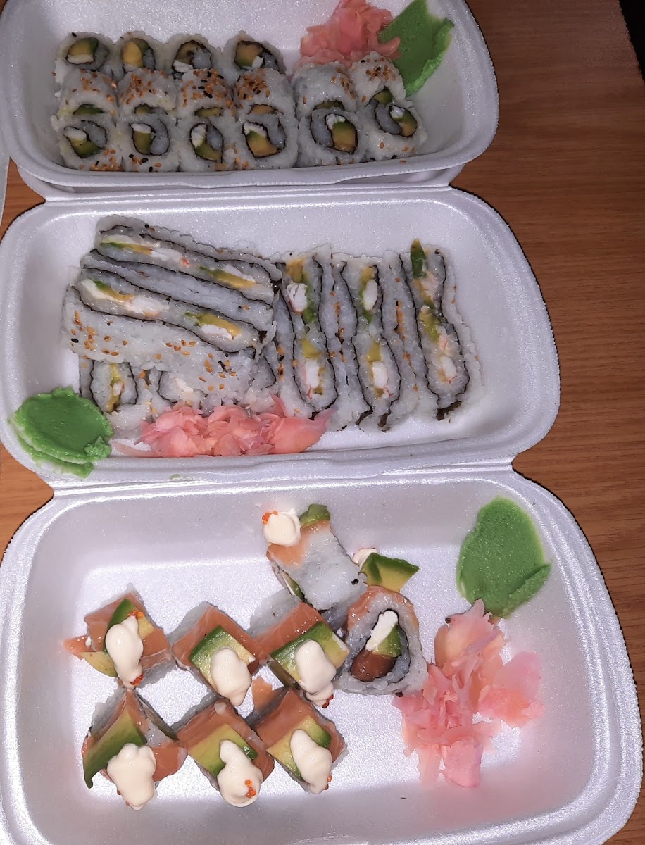 Kiss Me Chinese & Sushi Photo 5
