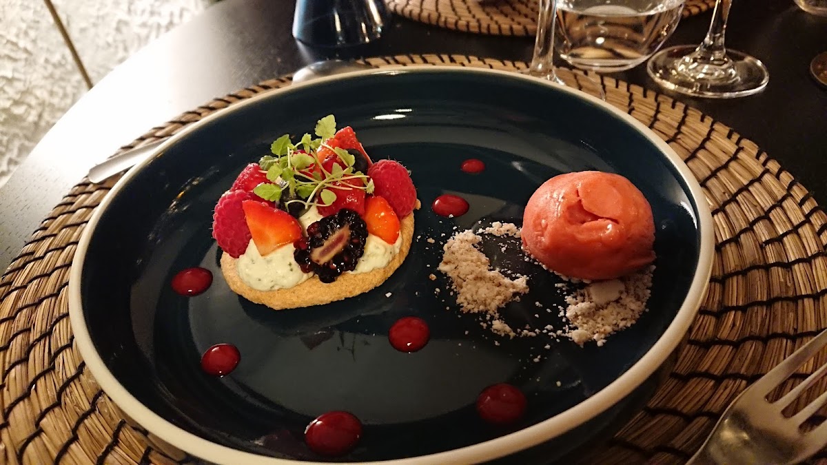 FABRIC RESTAURANT Photo 2