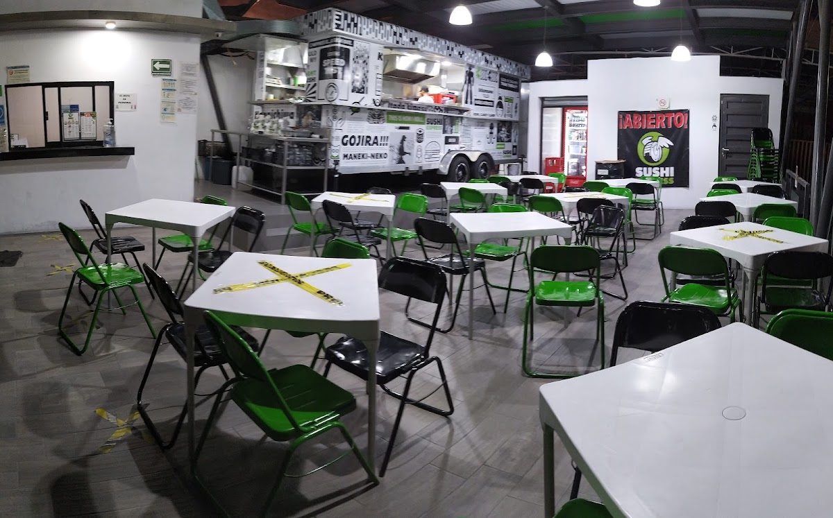 Sushi Express Cumbres Photo 3
