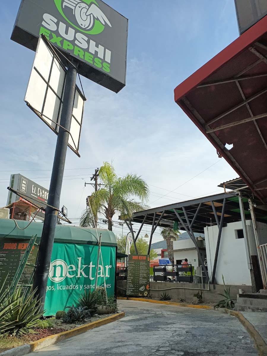 Sushi Express Cumbres Photo 4