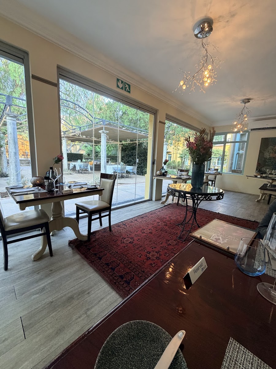 Monneaux Restaurant Photo 3