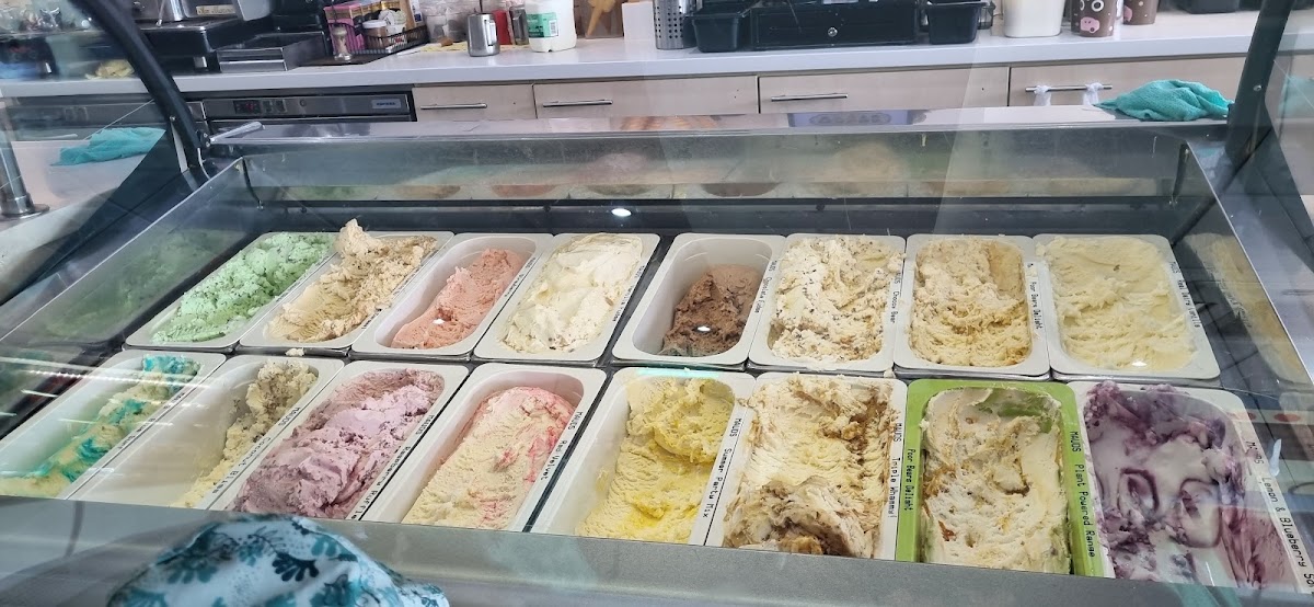 Mauds Ice Creams Carrickfergus Photo 3