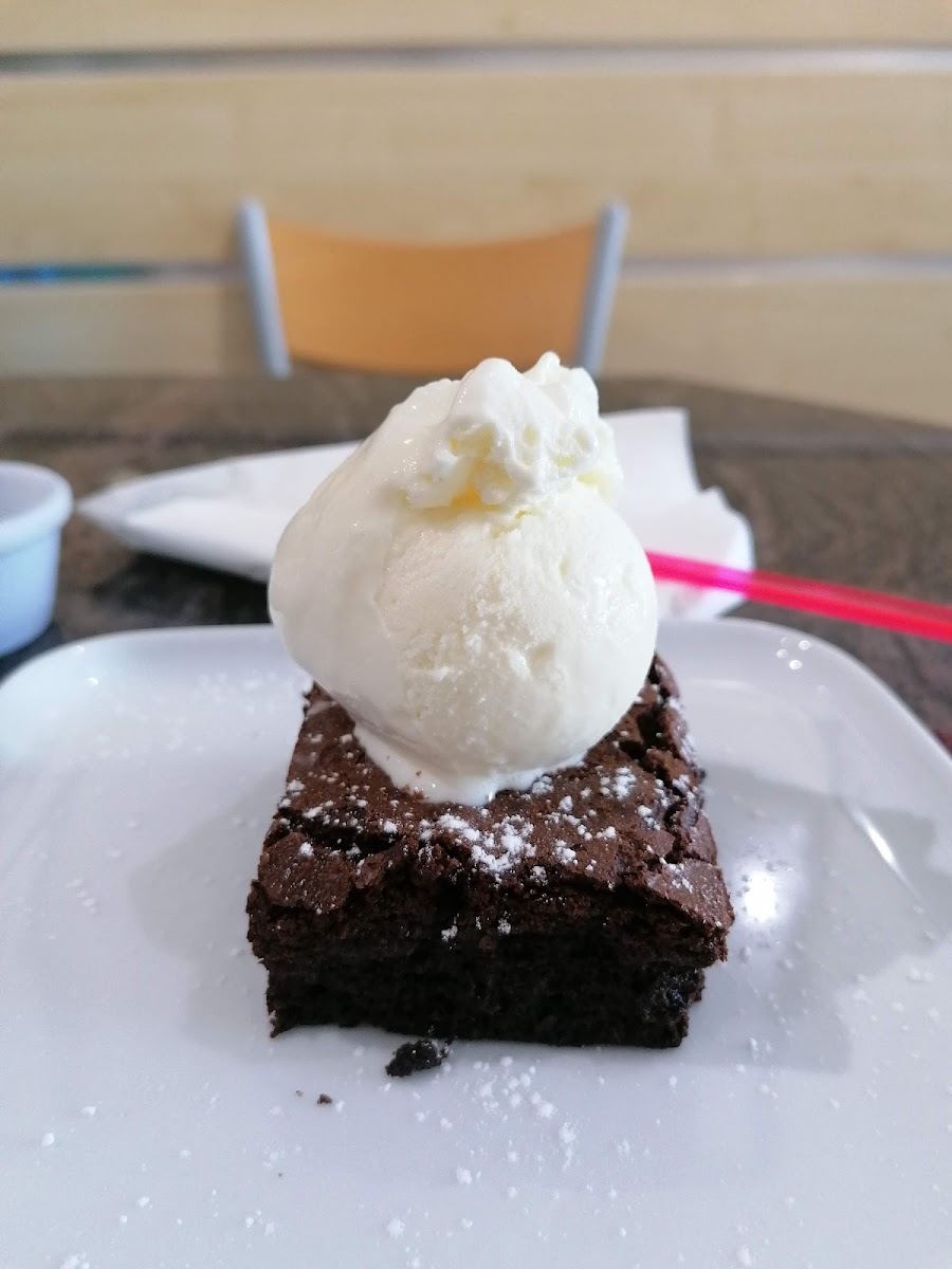 Mauds Ice Creams Carrickfergus Photo 9